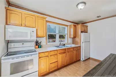 1454 E Forks Road, Bay Shore, NY 11706 - Photo 13