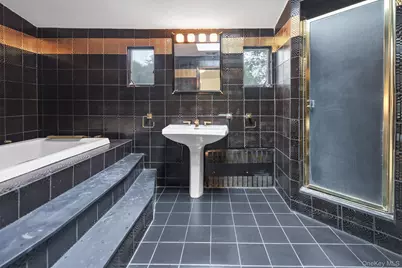 125 Colonial Road, Great Neck, NY 11021 - Photo 33