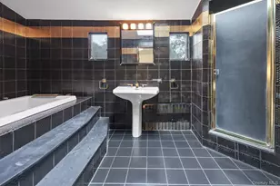 125 Colonial Rd, Great Neck, NY 11021 - Photo 33