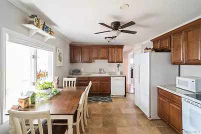 86 Ackerly Lane, Ronkonkoma, NY 11779 - Photo 3