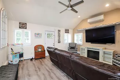 5 Bristol Street, Huntington, NY 11743 - Photo 7