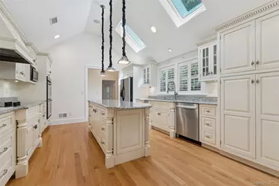 283 Main Street, Westhampton Beach, NY 11978 - Photo 15