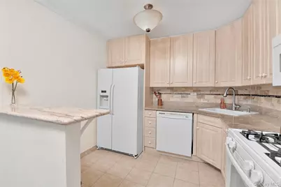 2 Bay Club Drive #7X, Bayside, NY 11360 - Photo 3