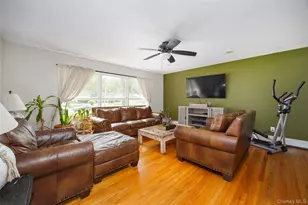 22 Lenart Pl, Hopewell Junction, NY 12533 - Photo 9