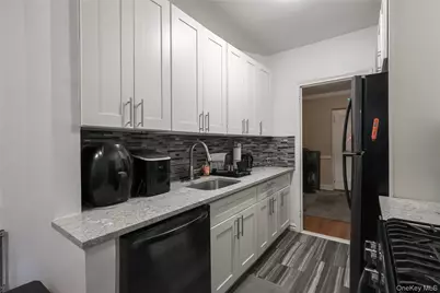 84-51 Beverly Rd #2W, Kew Gardens, NY 11415 - Photo 11