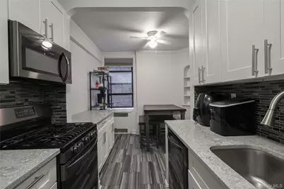 84-51 Beverly Rd #2W, Kew Gardens, NY 11415 - Photo 9