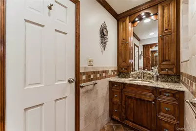 20 Canterbury Road #2F, Great Neck, NY 11021 - Photo 13