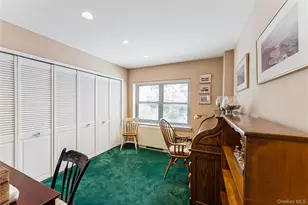 20 Canterbury Rd, Great Neck, NY 11021 - Photo 15