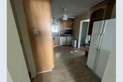 10 Cedarhurst Avenue, Selden, NY 11784 - Photo 5