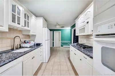 22 Herman Avenue, North Babylon, NY 11703 - Photo 5