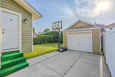 93 Vermont Avenue, Hempstead, NY 11550 - Photo 25