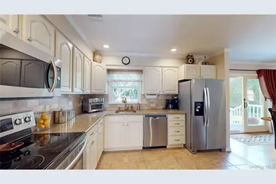 9 Linda Lane, East Moriches, NY 11940 - Photo 9