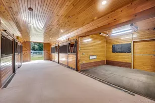 109 Oakside Dr, Smithtown, NY 11787 - Photo 37