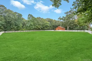 109 Oakside Dr, Smithtown, NY 11787 - Photo 11