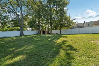 12 Wesleyan Road, Commack, NY 11725 - Photo 27