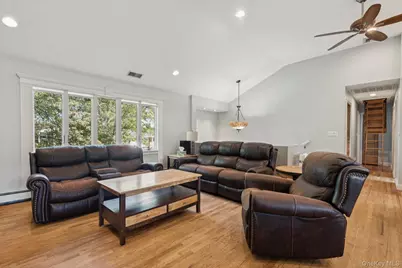 12 Wesleyan Road, Commack, NY 11725 - Photo 5