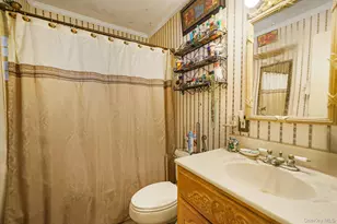 361 35th St, Lindenhurst, NY 11757 - Photo 15