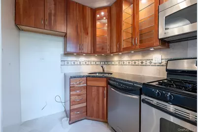 4901 Henry Hudson Parkway #7B, Bronx, NY 10471 - Photo 7