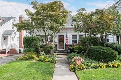 492 Nassau Boulevard, Williston Park, NY 11596 - Photo 1