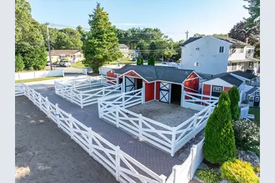 895 Sycamore Avenue, Bohemia, NY 11716 - Photo 3