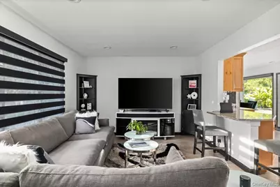 895 Sycamore Avenue, Bohemia, NY 11716 - Photo 7