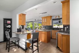 895 Sycamore Ave, Bohemia, NY 11716 - Photo 9