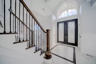 68 Spruce St, Hicksville, NY 11801 - Photo 5