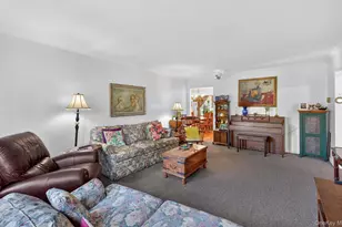 58 Sudbury Ln, Westbury, NY 11590 - Photo 3