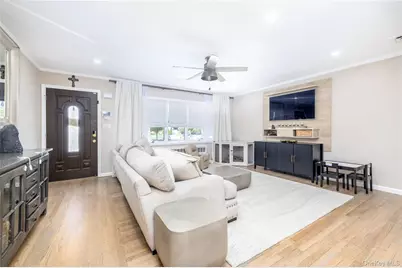 5 Evelyn Court, Massapequa, NY 11758 - Photo 3