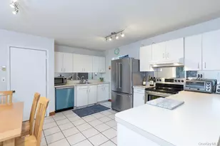 473 Sleepy Hollow Dr, Shirley, NY 11967 - Photo 5