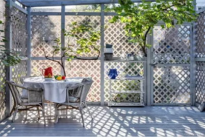 82 W End Avenue, Brooklyn, NY 11235 - Photo 17