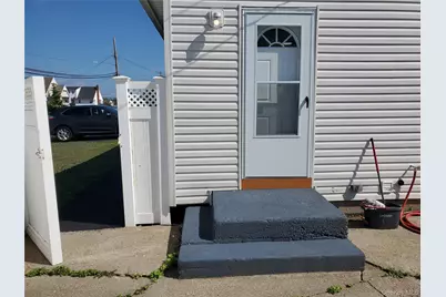 31 W Marine Avenue, Lindenhurst, NY 11757 - Photo 23
