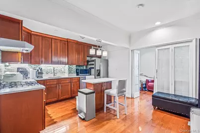 14906 Northern Boulevard #504, Flushing, NY 11354 - Photo 3