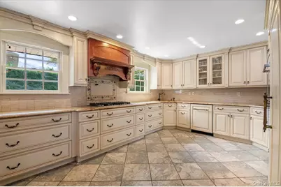 375 Broadway, Lawrence, NY 11559 - Photo 11