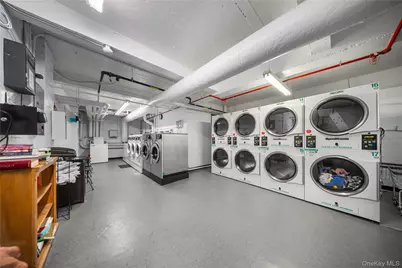 22424 Union Turnpike #1H, Oakland Gardens, NY 11364 - Photo 21