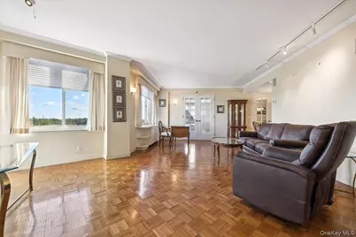 100 Hilton Avenue #907, Garden City, NY 11530 - Photo 7