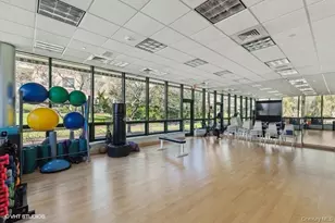 100 Hilton Ave, Garden City, NY 11530 - Photo 33