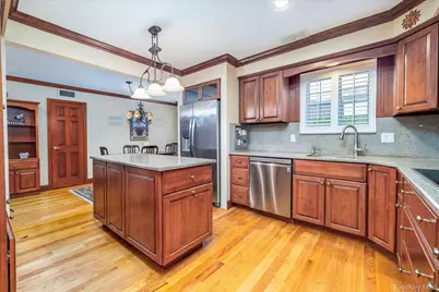 25 Atkinson Road, Rockville Centre, NY 11570 - Photo 19