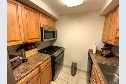 26910 Grand Central Parkway #10J, Floral Park, NY 11005 - Photo 7