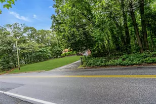 769 Meadow Rd, Smithtown, NY 11787 - Photo 5