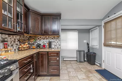 80 Rosalie Court, East Meadow, NY 11554 - Photo 9