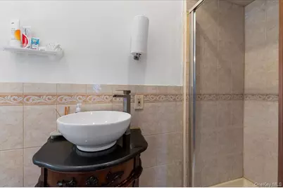 33 Prospect Avenue, Lynbrook, NY 11563 - Photo 19