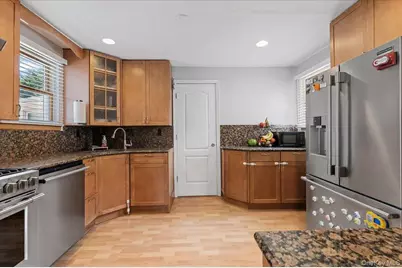 33 Prospect Avenue, Lynbrook, NY 11563 - Photo 13