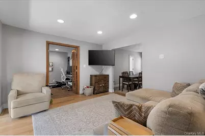 33 Prospect Avenue, Lynbrook, NY 11563 - Photo 7