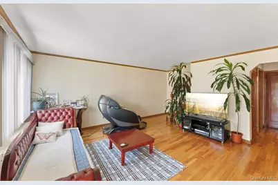 543 Lakeville Road, New Hyde Park, NY 11040 - Photo 3