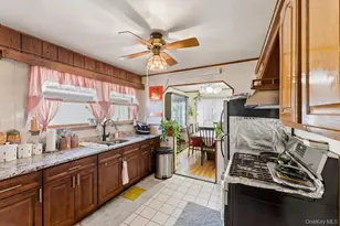 543 Lakeville Rd, New Hyde Park, NY 11040 - Photo 7