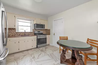 1039 Elizabeth Street, Baldwin, NY 11510 - Photo 7