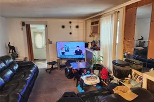 10 Sheridan Pl, Roosevelt, NY 11575 - Photo 5