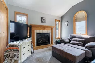 10 Basswood Pl, Melville, NY 11747 - Photo 17