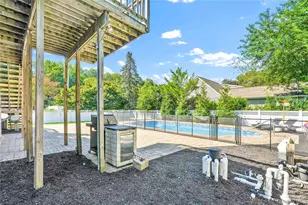 2 Amherst Ln, Smithtown, NY 11787 - Photo 5